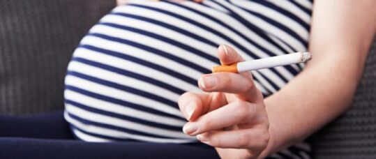 Number of pregnant smokers falls to lowest recorded level