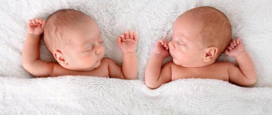 Delivering twins at 37 weeks cuts risk of stillbirth say researchers