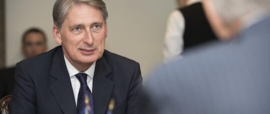 Hammond: nurse pay rise dependent on ‘pay structure modernisation’