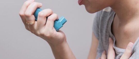 Switching to ‘green’ inhalers could reduce carbon emissions, study suggests