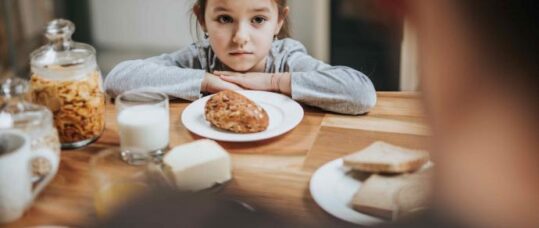Establishing good eating habits in young children