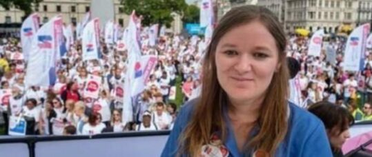 Nurse launches petition urging government to fulfil workforce pledge