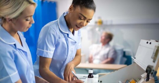 Sharp rise in nurses considering quitting, survey reveals