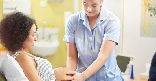 Midwives missing meals and delaying toilet breaks, warns report