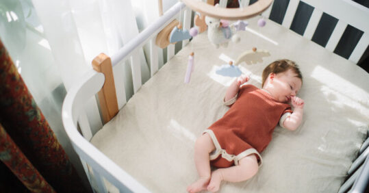 Families with vulnerable infants need better sleep support advice