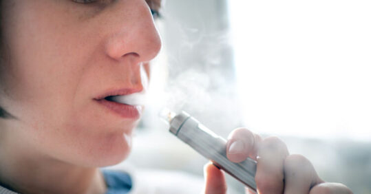 ‘World-first’ scheme to send smokers in England vape ‘starter kits’